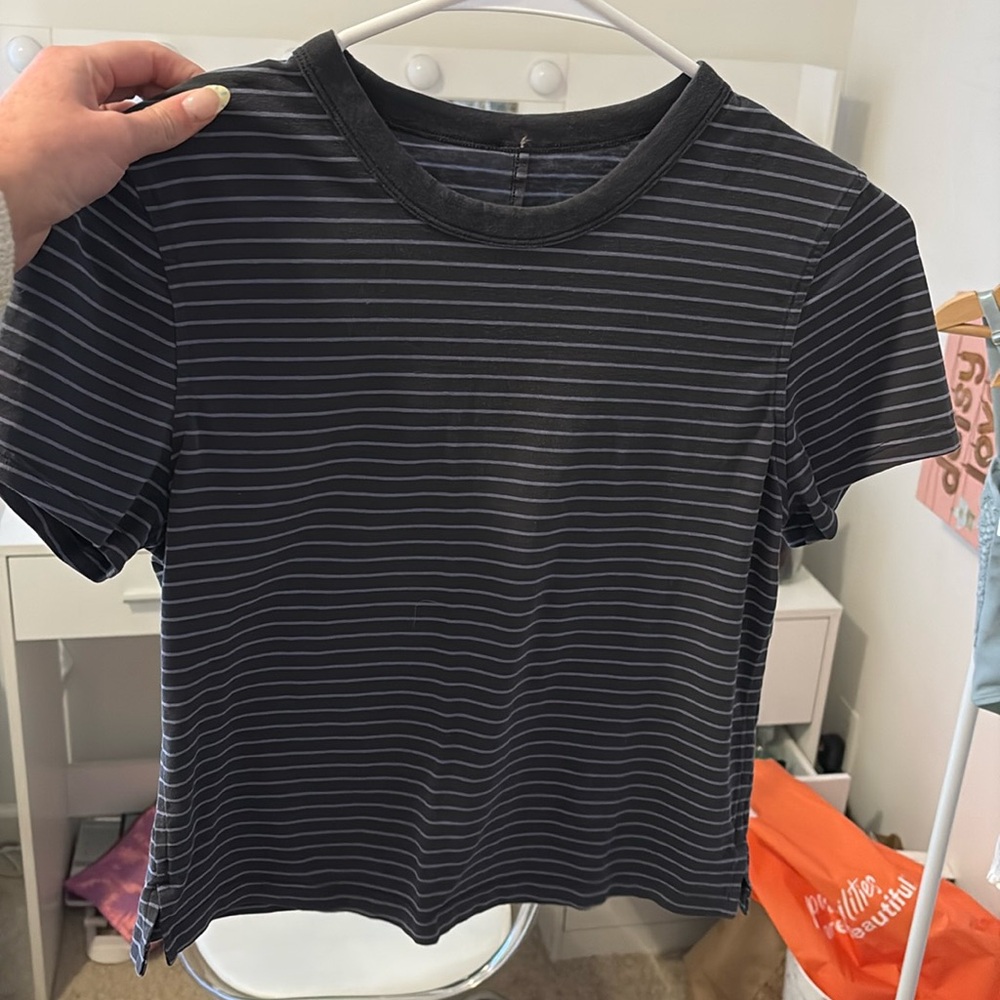 Lululemon cropped tee